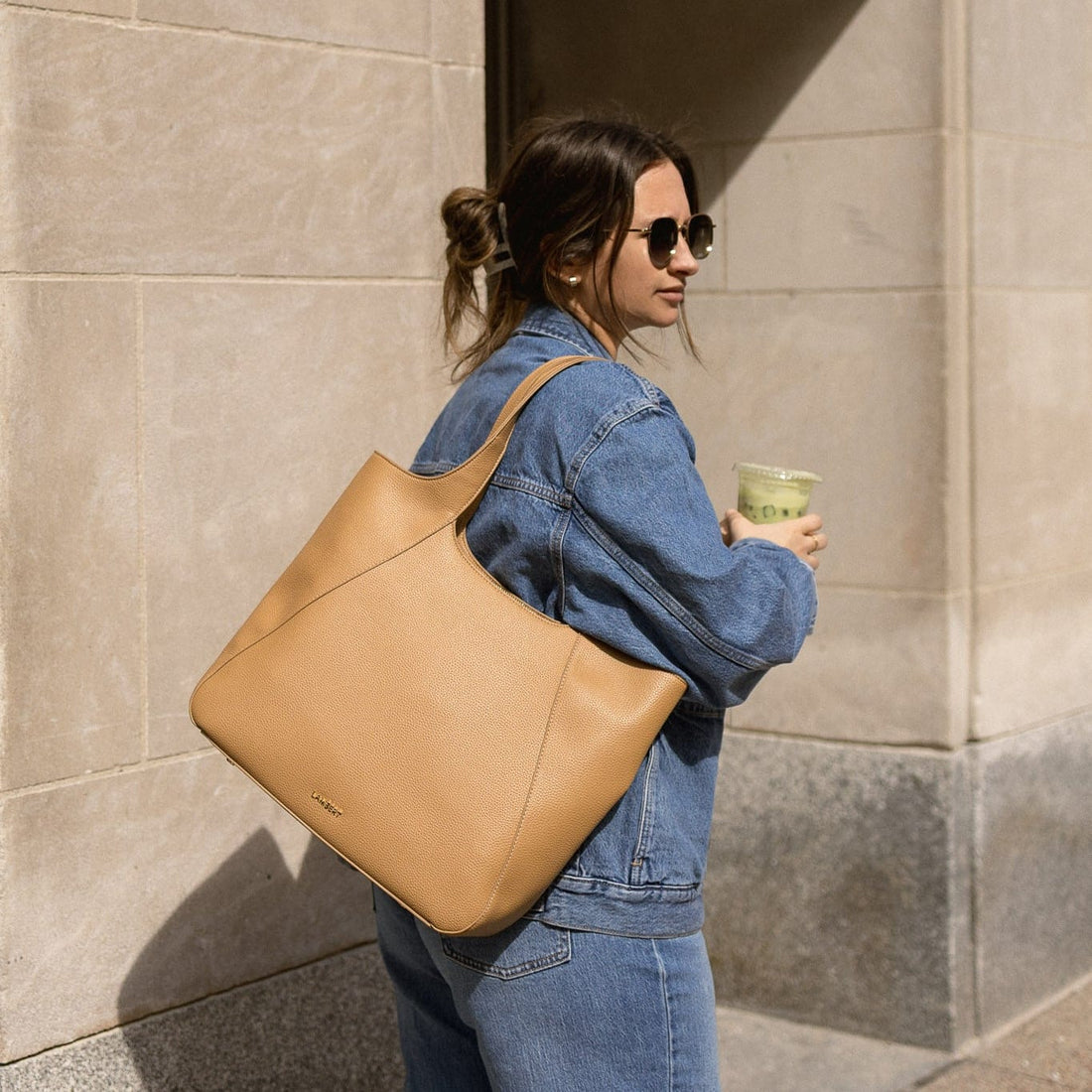Le Stacey – Sac fourre-tout en cuir vegan souvenir