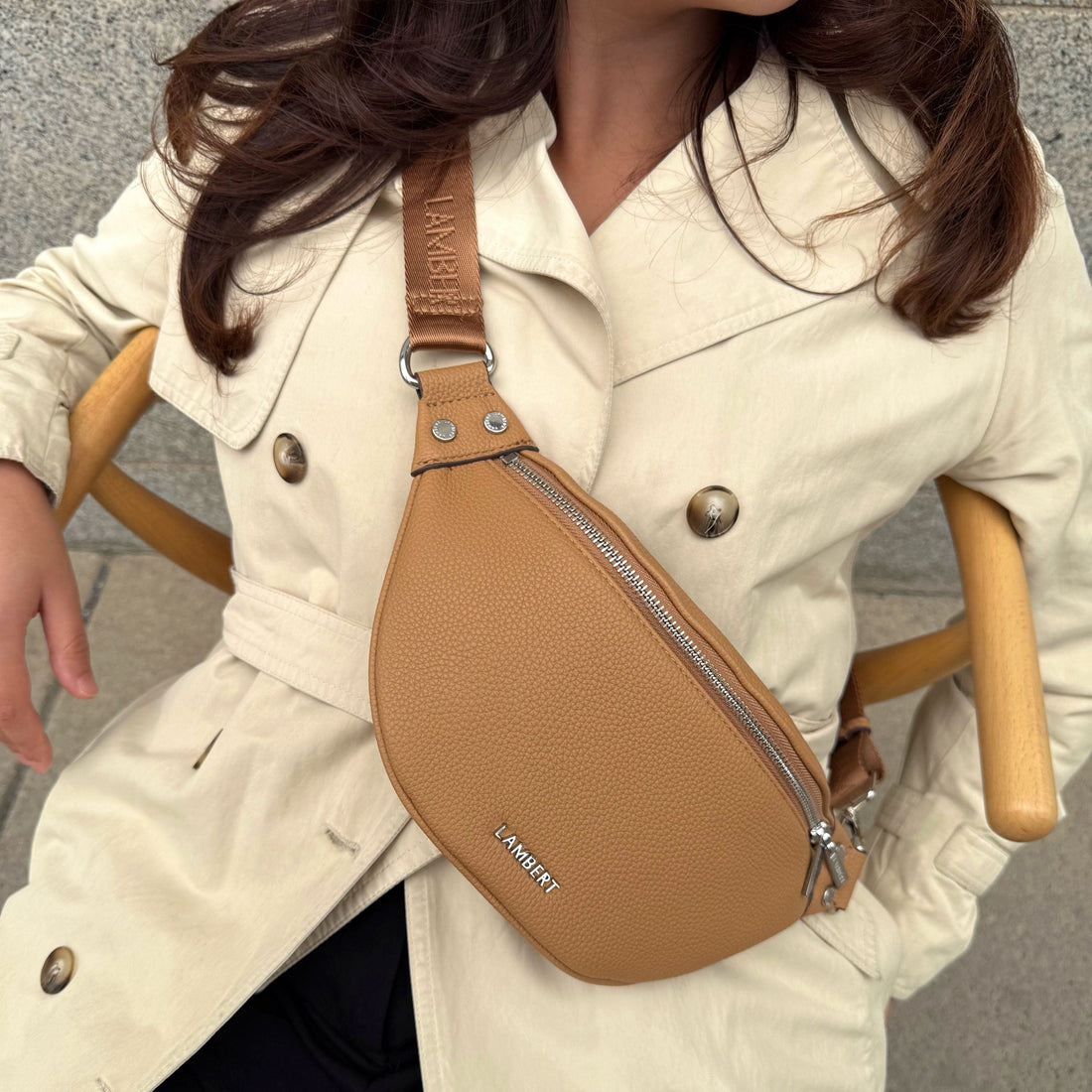 Le Sarah - Sac banane en cuir vegan camel