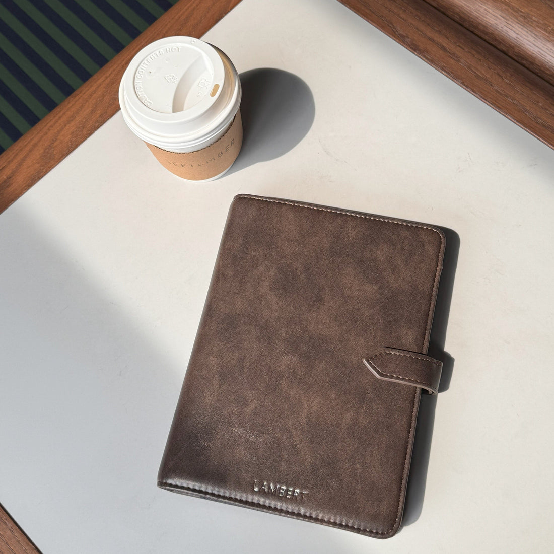 Le Ariel - Couverture à carnet en cuir vegan espresso