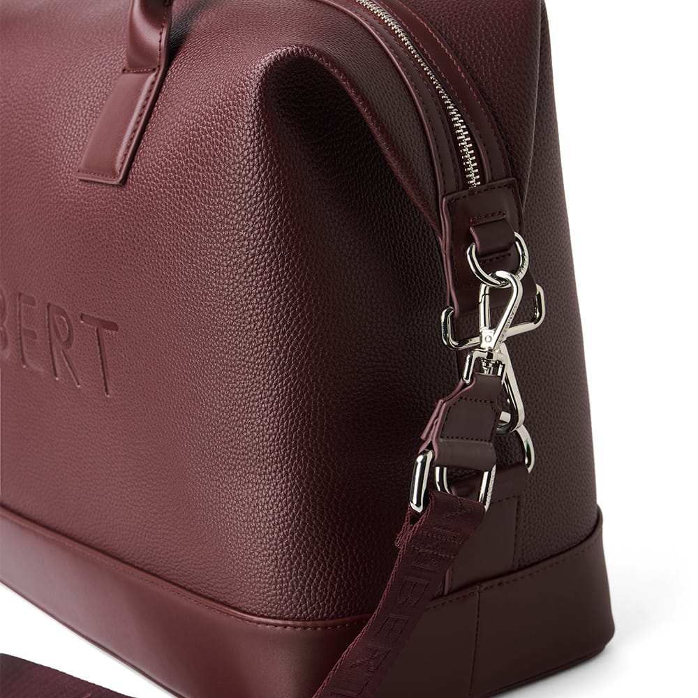 Le Mae - Petit sac de voyage en cuir vegan cassis