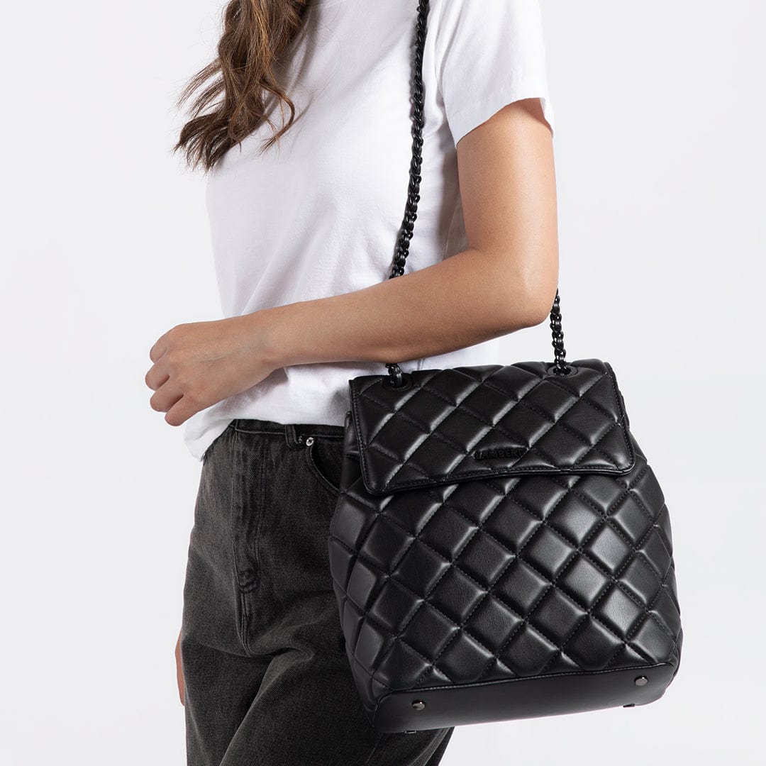 Le Sadie - Sac à dos 2-en-1 matelassé en cuir vegan noir