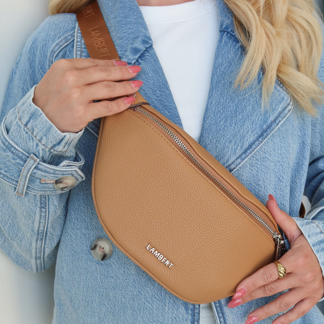 Le Sarah - Sac banane en cuir vegan camel